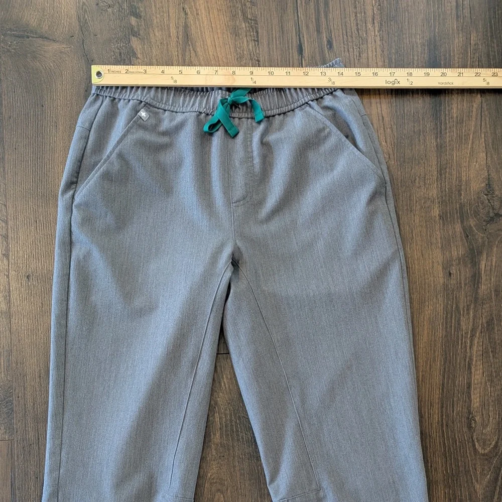 FIGS Men’s Tansen Jogger Scrub Pants Graphite Size Small